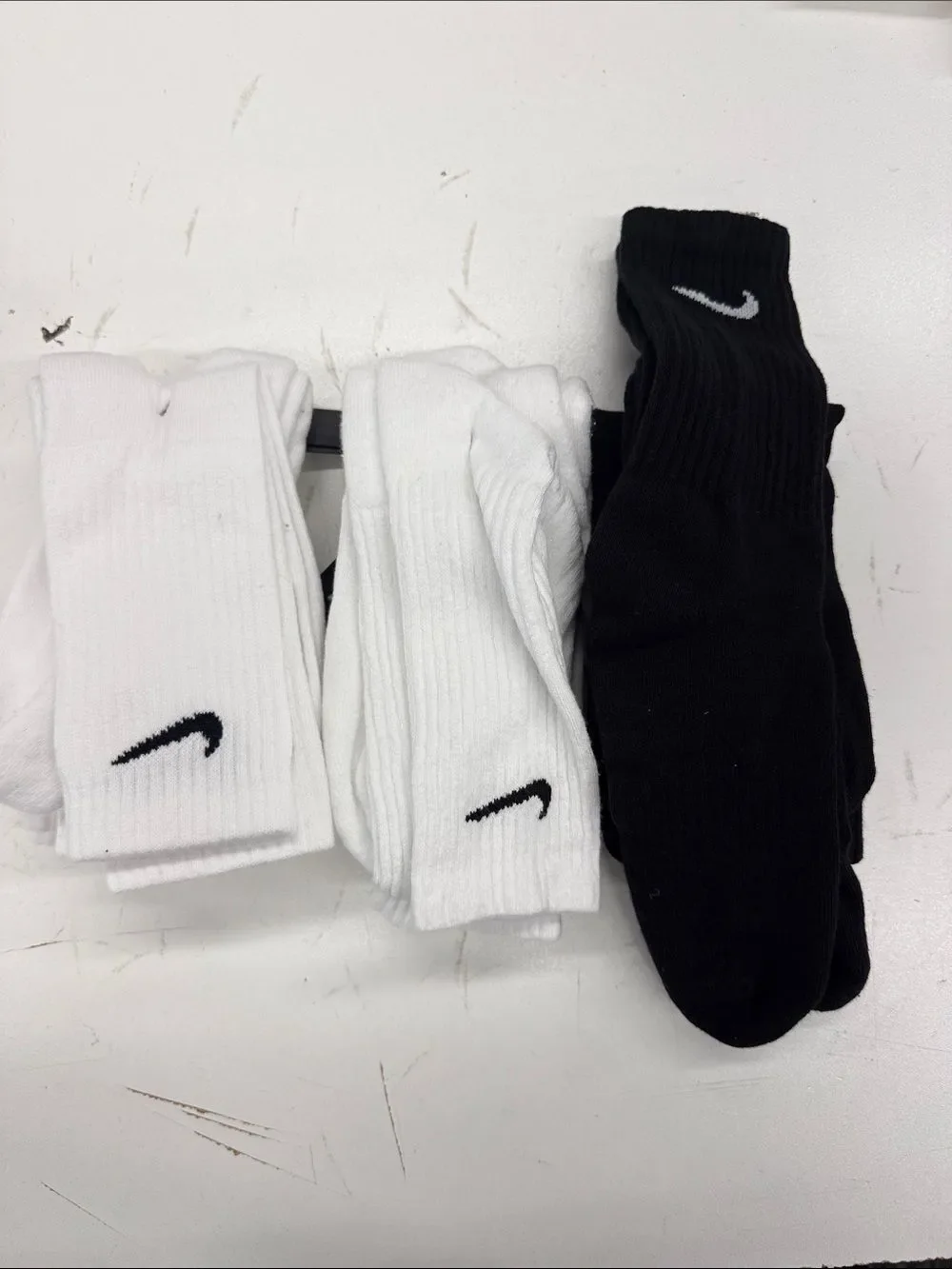 EUC Nike Men's Cushion Crew Socks - Black & White (9Pack)